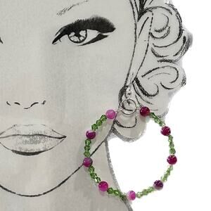 Fuchsia quartz‎ beads and green crystals, 4 mm 2.25 mm hoops silver plated